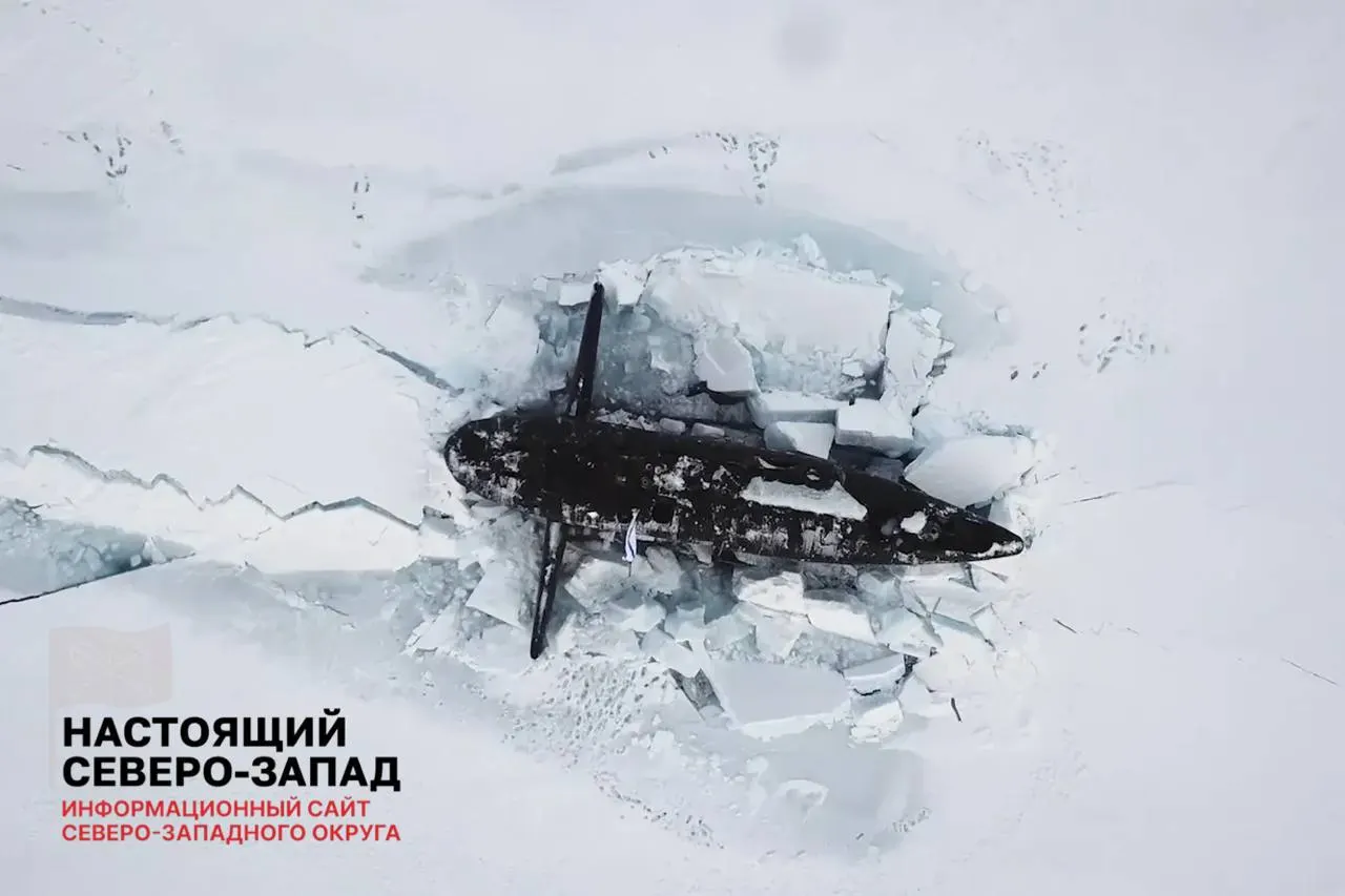 Правительство исключило из Федерального плана статистических работ показатель доли современной военной техники в Арктической зоне России. Решение совпало с масштабным наращиванием военной инфраструктуры в регионе — от завода по беспилотникам в Мурманске до новых военных городков и усиления подразделений у границы.