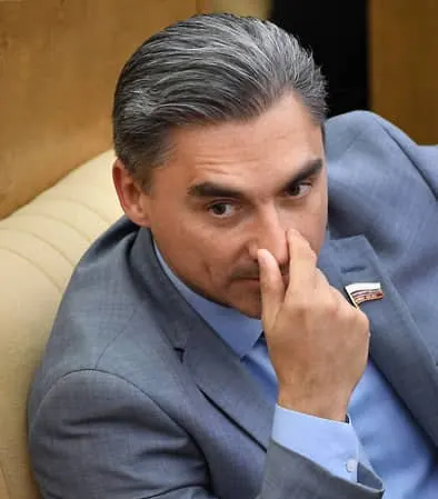 Зампред комитета по информполитике Андрей Свинцов заявил, что Telegram всё ещё может оставаться в РФ при выполнении ряда требований — открытии представительства, переносе данных и сотрудничестве со спецслужбами. Он также призвал воздержаться от финансовых операций внутри платформы.