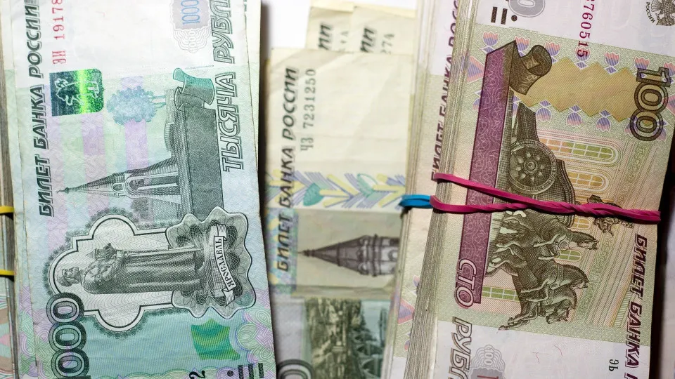 С 1 по 16 июля объем наличных в обращении увеличился на 513 млрд рублей. Банки теряют ликвидность, растут проблемы с возвратом кредитов, кредитные организации активно привлекают средства у Центробанка.