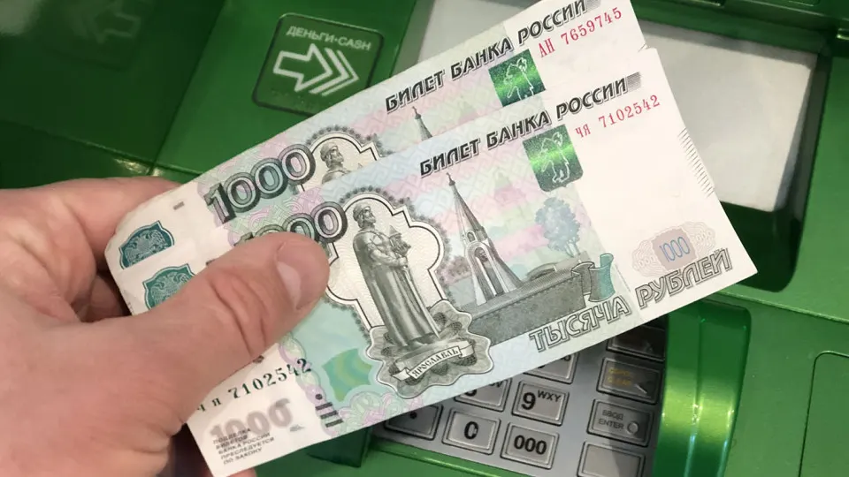 В рамках мер безопасности обсуждают лимиты на снятие наличных и переводы по номеру телефона, с учетом общего тренда по движению средств в банковской системе.