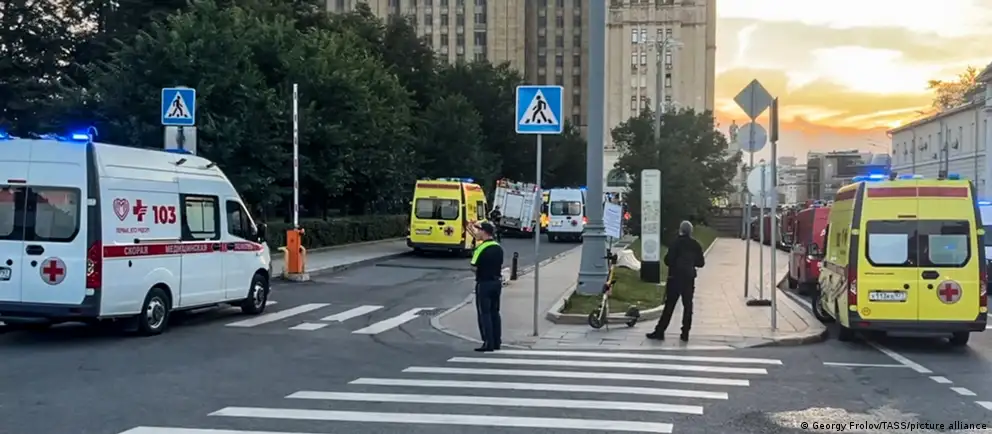 Вечером 1 августа у входа в ресторан на Кудринской площади прогремел взрыв. Погибли несколько человек, следствие рассматривает версию о характере теракта и возможной попытке покушения на главнокомандующего Воздушно‑космическими силами.