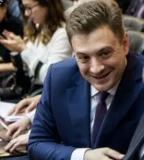 Коммунист Камнев направил обращение к главе Минпромторга с призывом снизить стоимость автомобилей АвтоВАЗа на внутреннем рынке, указав, что за рубежом LADA дешевле.