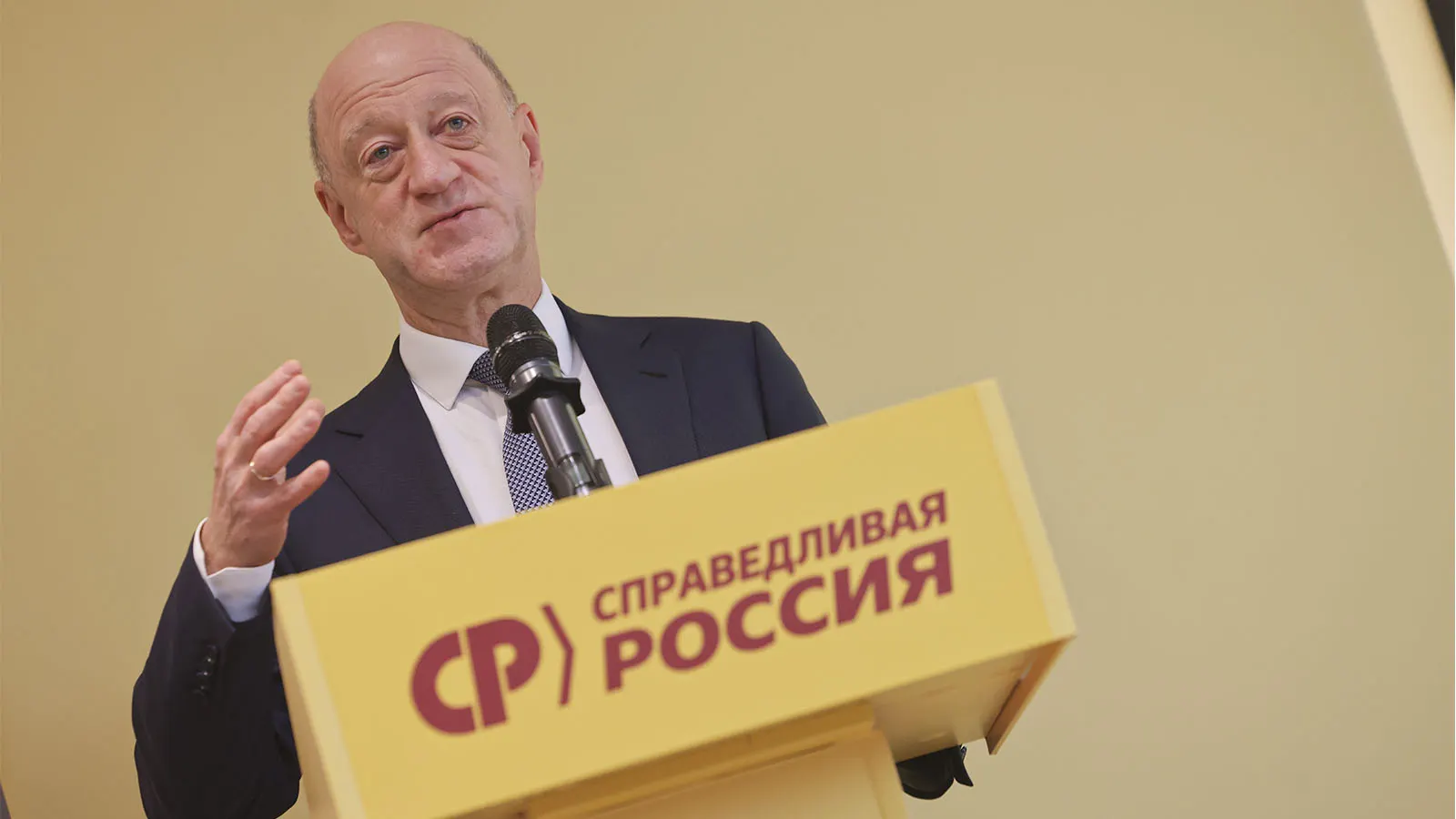 Лидер партии Сергей Миронов может уйти с поста из-за серьёзной травмы; в партя обсуждают кандидатуры на место главы и формирование будущей фракции.
