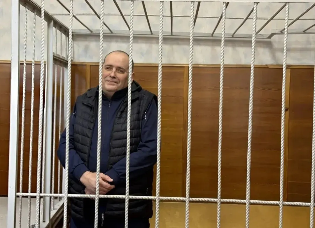 Экс-заместителя министра ЖКХ приговорили к 14 годам лишения свободы за крупную взятку; общая сумма взяток составила 4,41 млн рублей.