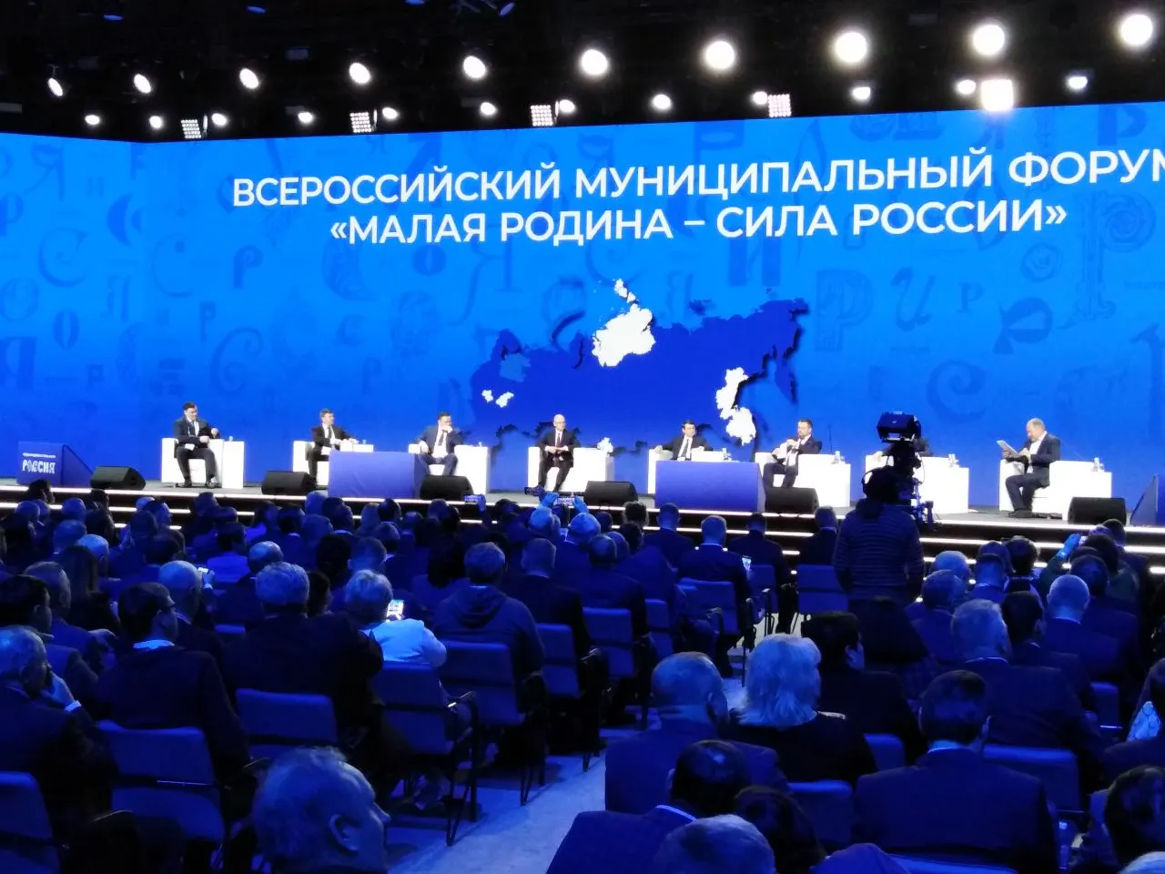 Указ устанавливает ежегодное проведение муниципального форума и церемонии вручения премии; за организацию отвечает Сергей Кириенко; организатор — Всероссийская ассоциация развития местного самоуправления.