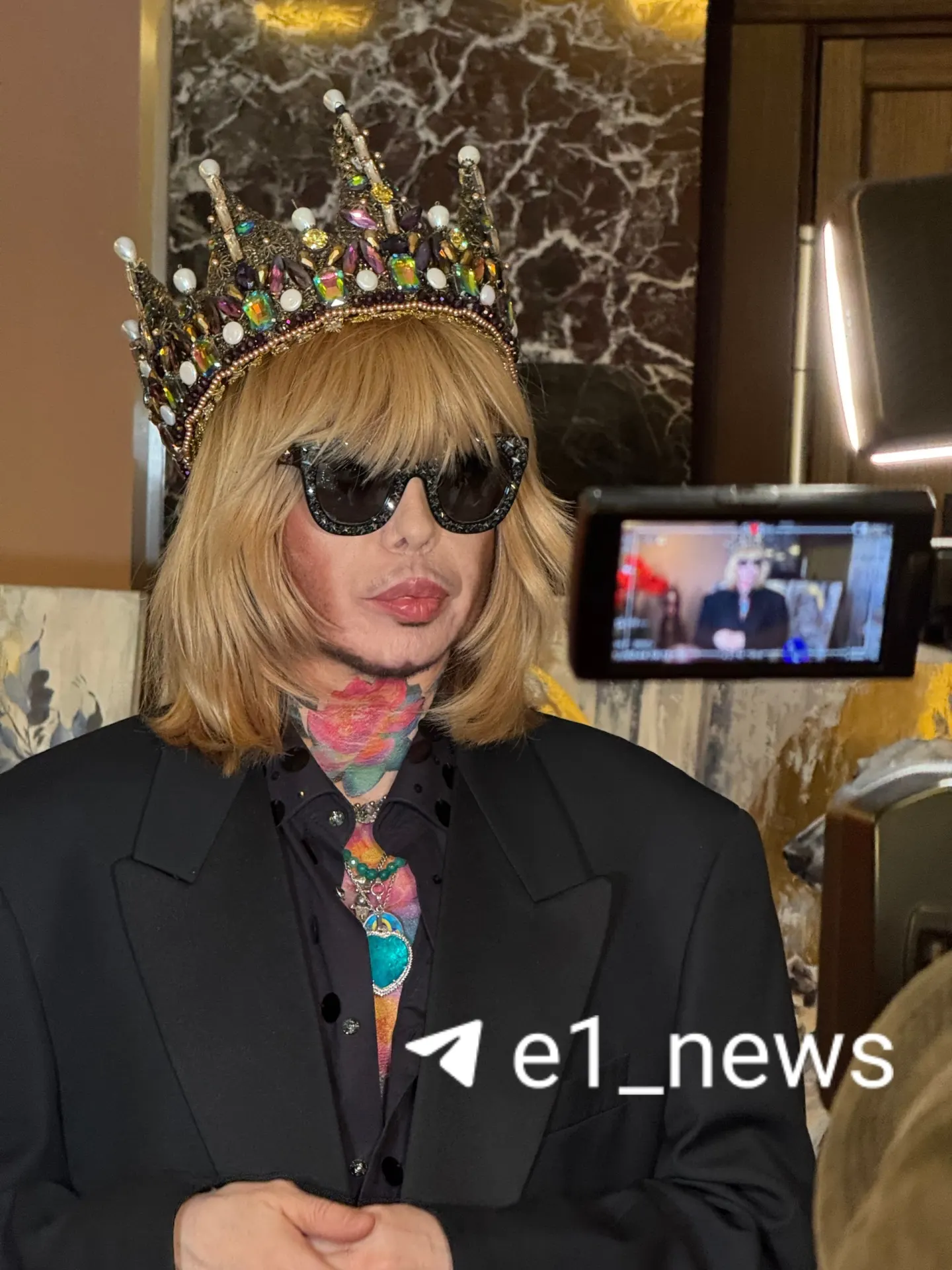 Всероссийский фестиваль моды собрал дизайнеров со всей страны и более 350 участников; звездой мероприятия стал Сергей Зверев. Мероприятие подчеркнуло приоритет отечественной индустрии и организаторскую заботу о питании участников.