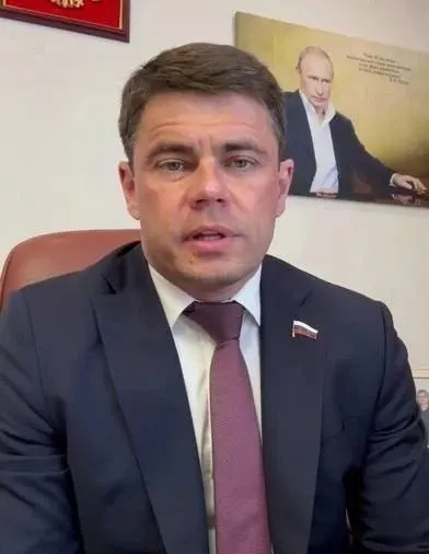 Российские власти подчеркивают развитие суверенной цифровой инфраструктуры и внедрение отечественных сервисов.