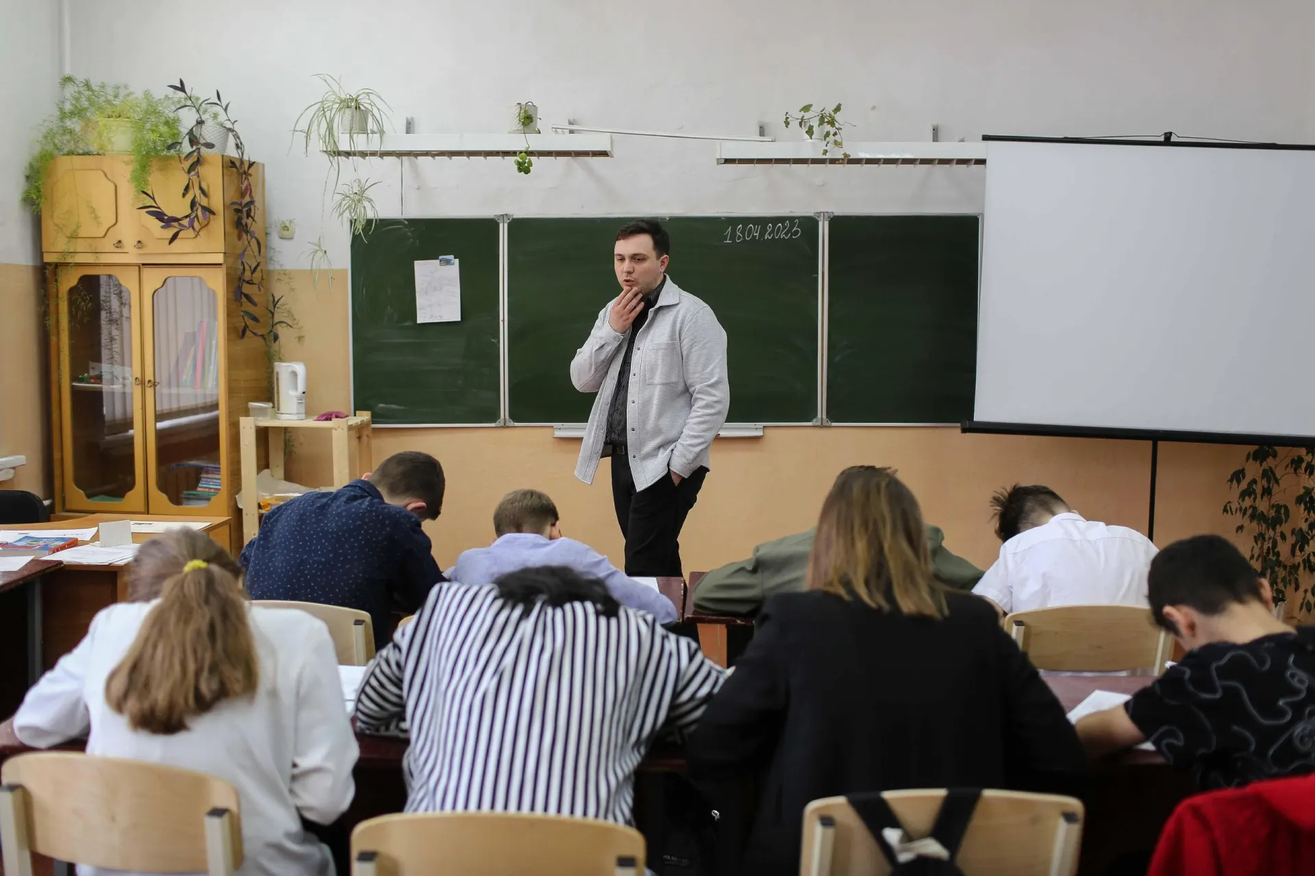 Министерство просвещения добавило к расписанию ещё один час истории; изменения коснулись не всех школ.