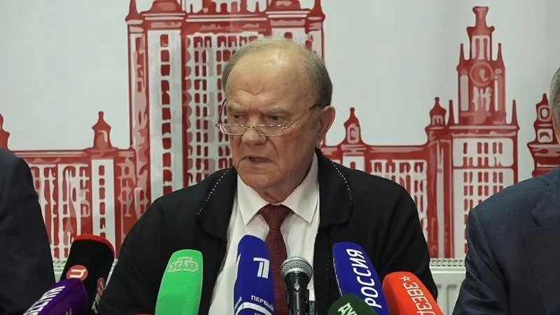 Лидер КПРФ призвал изменить курс, указав на экономическое и технологическое отставание, рост тарифов за ЖКХ и демографические проблемы.