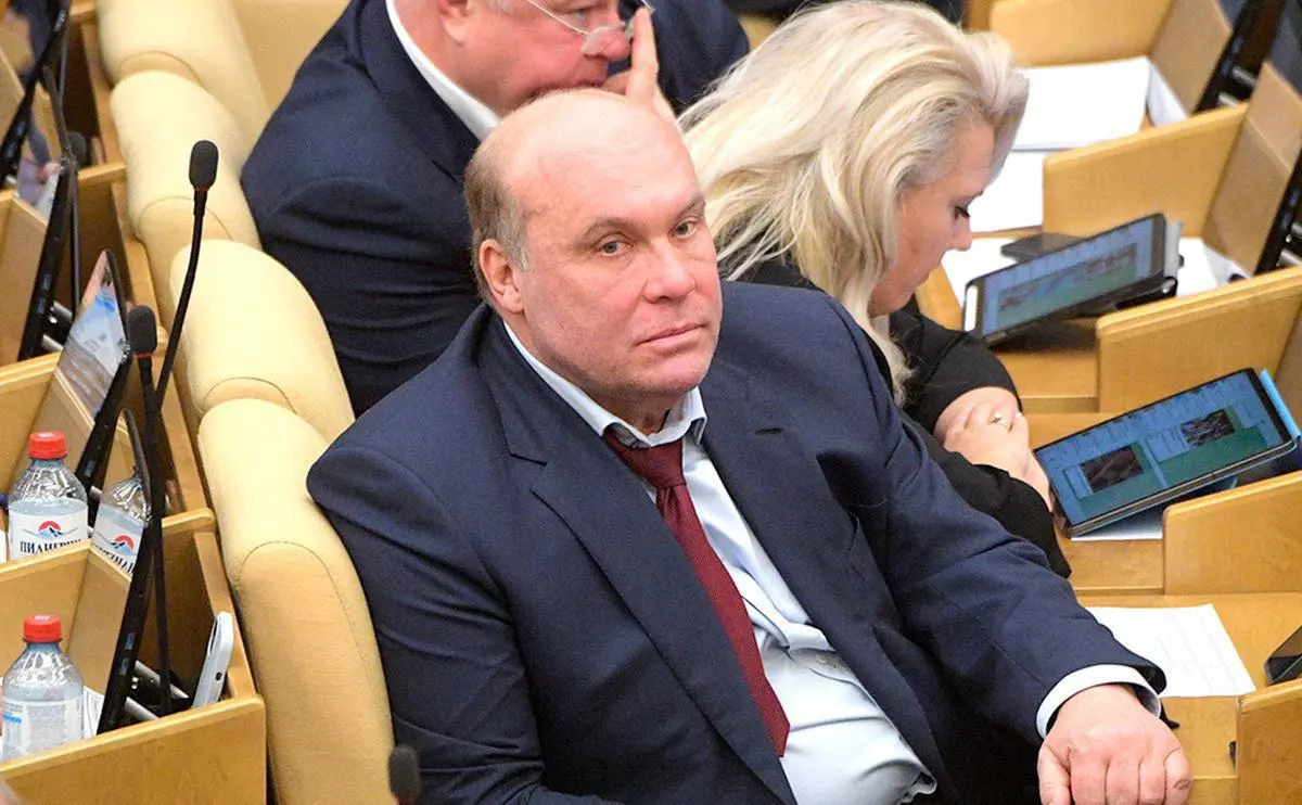 Депутат назвал сообщения о возможной мобилизации слухами и указал, что их распространяют иностранные спецслужбы, чтобы запугать россиян.