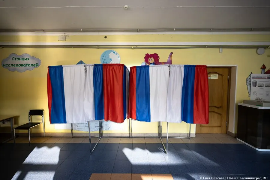 Предварительные данные на момент завершения голосования показывают явку 56,66% по России; в Госдуму проходят пять партий: Единая Россия, КПРФ, ЛДПР, Новые люди и Справедливая Россия.