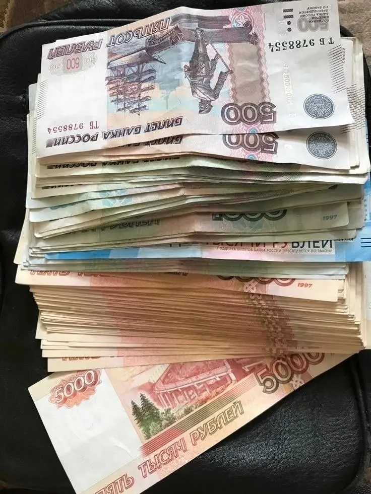 Депутаты обсуждают введение годовой премии, которую часто называют 13‑й зарплатой, начиная с работников бюджетной сферы.