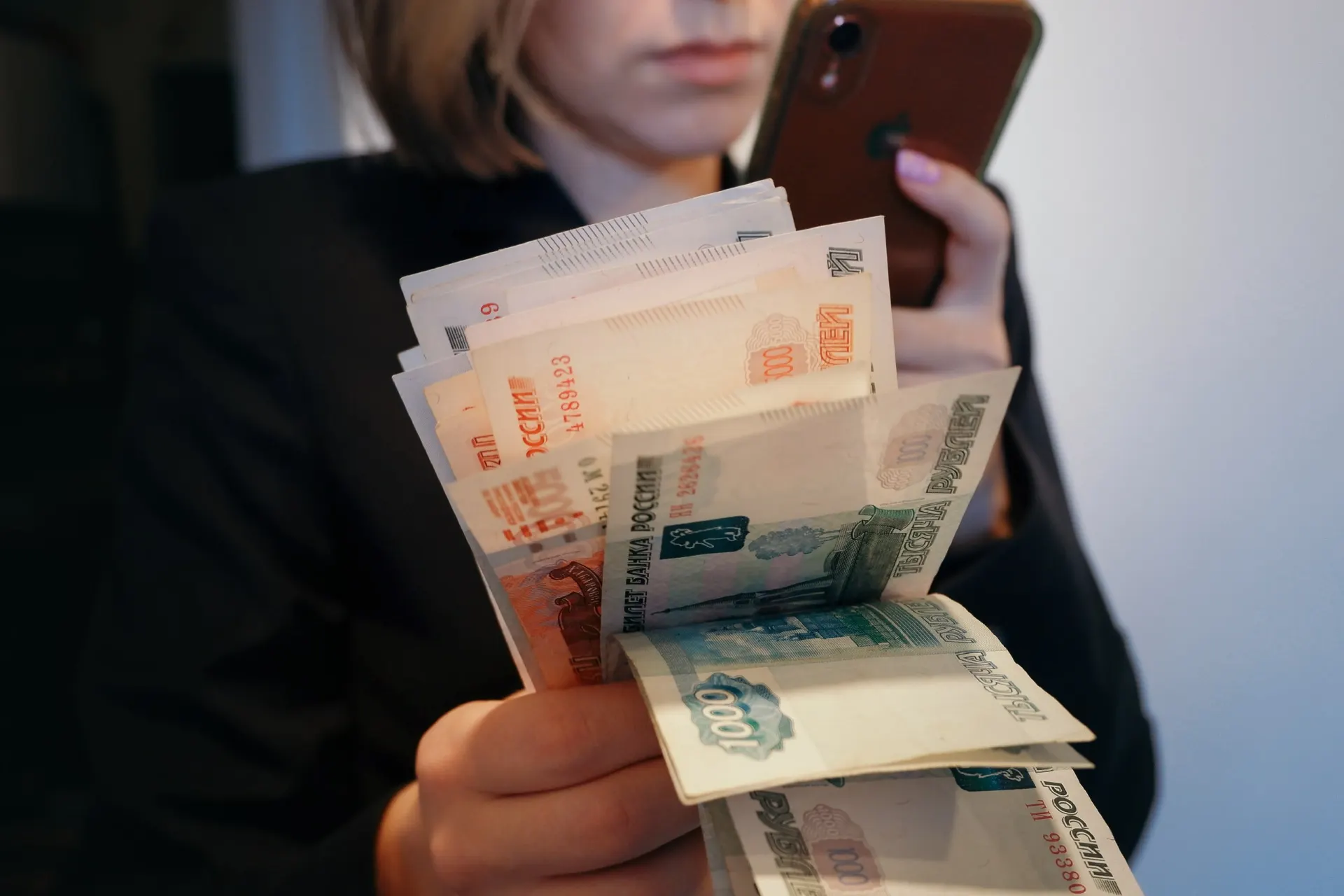Разбираемся, какие факторы действительно сдерживают экономику, и почему дороги кредиты не являются единственной причиной.