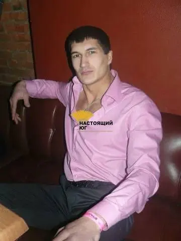 36-летний мужчина обвиняется в убийстве 33-летней женщины в Краснодаре. Ранее он был осуждён за жестокое убийство в Ульяновске и помилован после службы на фронте в конфликте на Украине; дело продолжается.