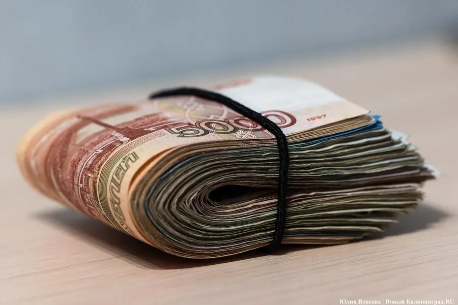 Объем кредитования физлиц в Калининградской области достиг 212,8 млрд рублей за период с сентября 2025 по август 2026 года — рост 24% по сравнению с прошлым годом. Совокупный портфель — 263,4 млрд рублей; снижение ключевой ставки до 14% поддерживает спрос и инфляцию в целевом диапазоне.