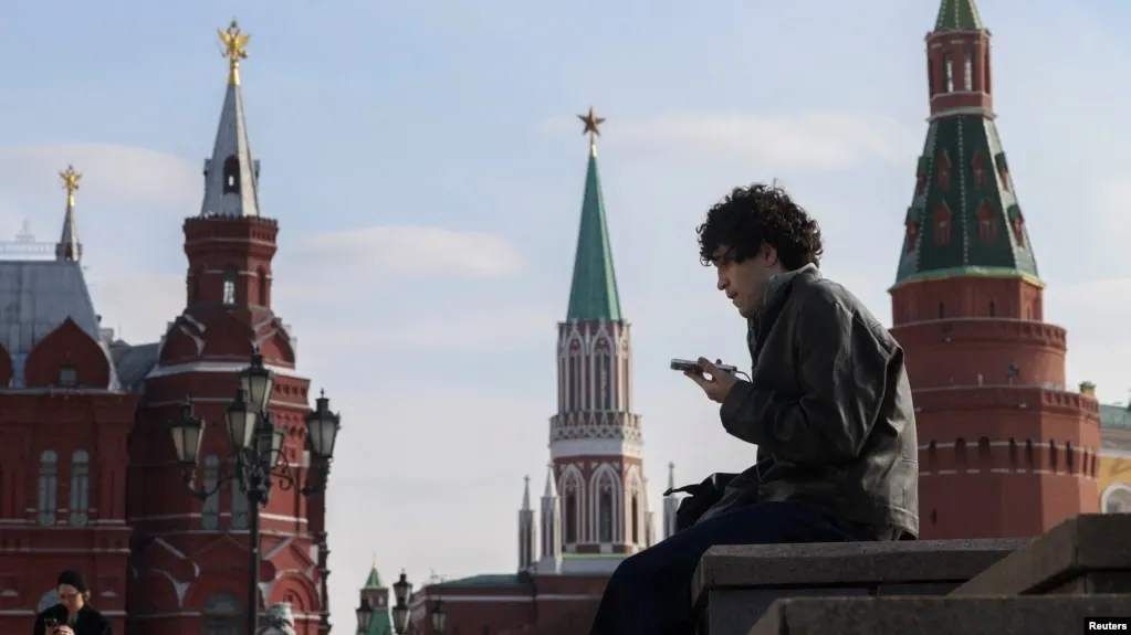 Законопроект предусматривает идентификацию несовершеннолетних в соцсетях и ограничение онлайн-времени для детей до 14 лет.