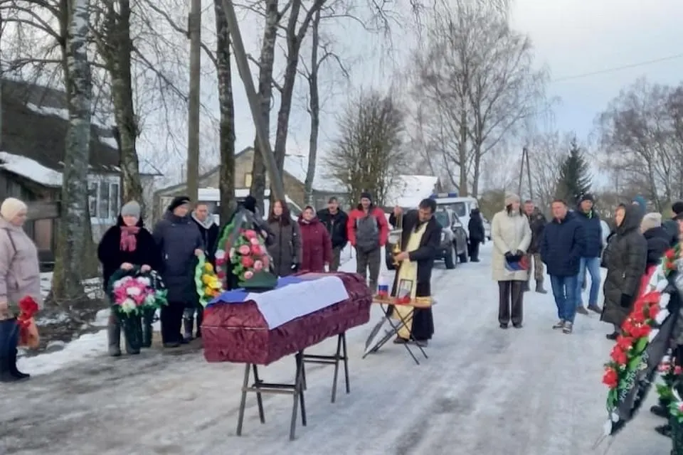 Смоленская область и несколько других субъектов сокращают размеры пособий для раненых и семей погибших военных; меры затрагивают Ульяновскую область, Башкортостан и другие регионы.